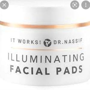Illuminating facial pads
